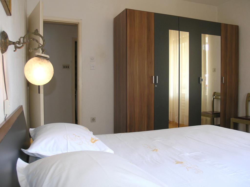 Apartments Rubinic Jelsa  Habitación foto